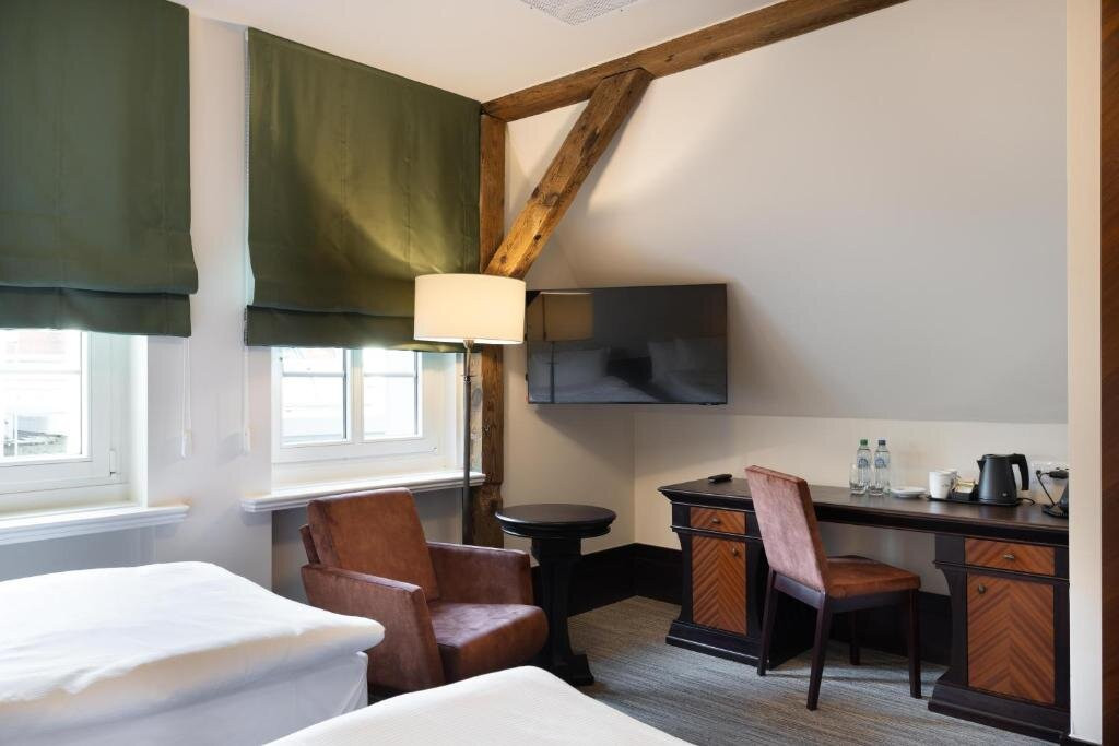 布罗瓦利亚酒店主图