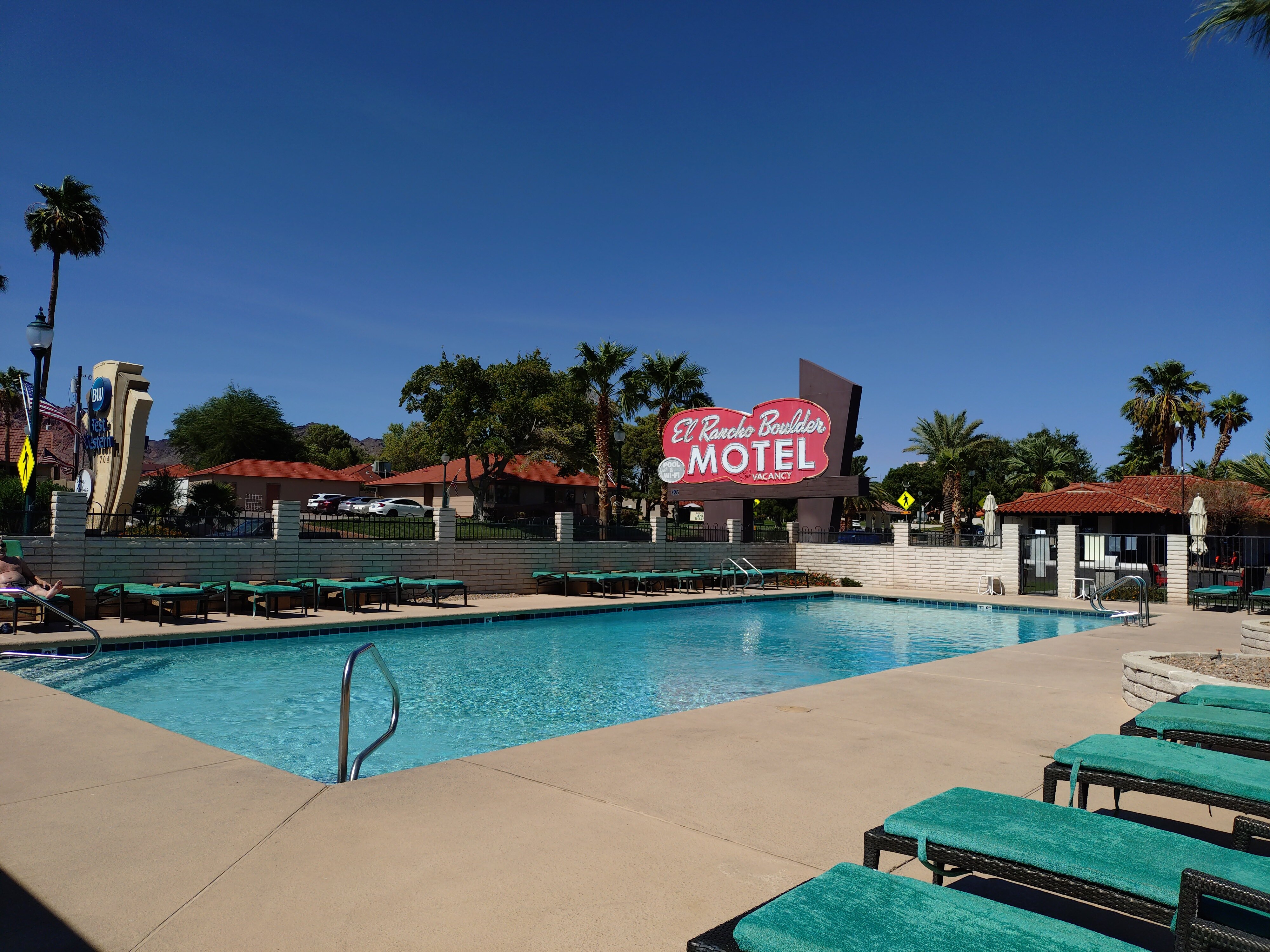 El Rancho Boulder Motel-泳池