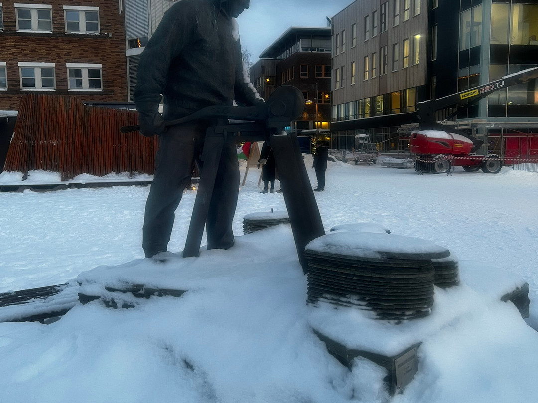 Slate Worker Statue-阿尔塔必去景点