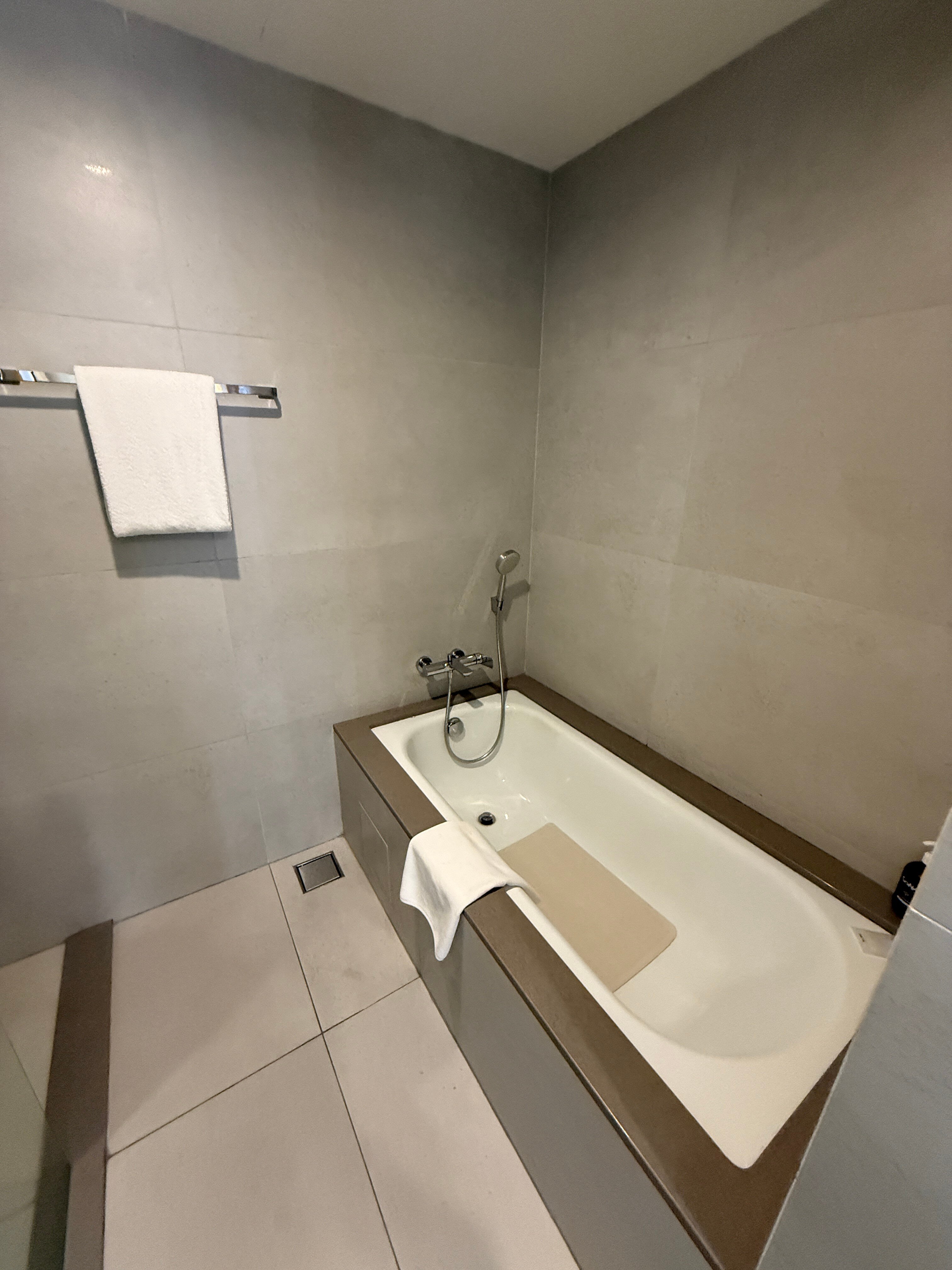 雪邦机场假日酒店-浴室