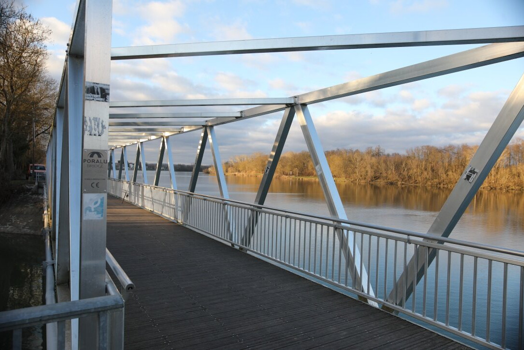 Passerelle de la Corne-Lux必去景点