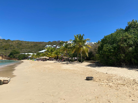 Crocus Bay Beach-The Valley必去景点