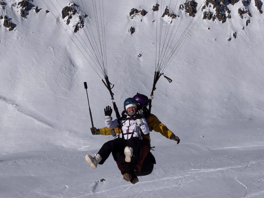 Paragliding in Gudauri-古道里必去景点