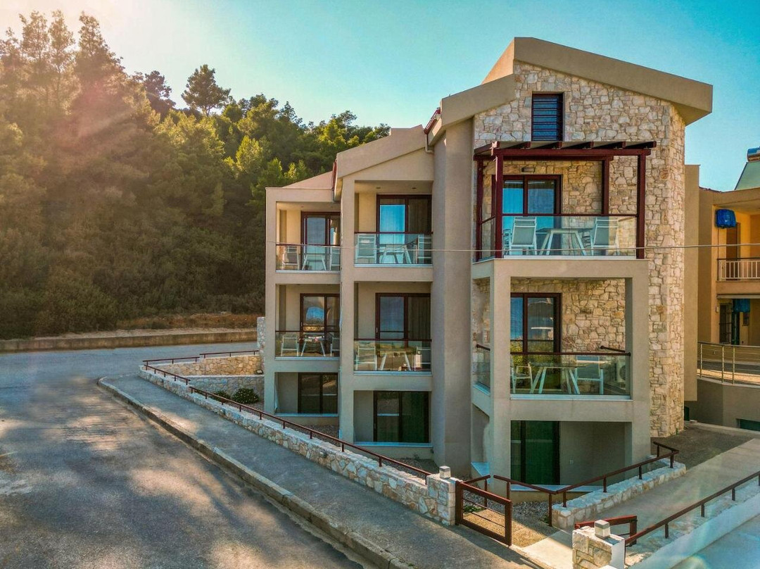 Elpiniki Luxury Rooms