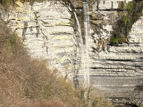 Cascada de Gujuli-Izarra必去景点