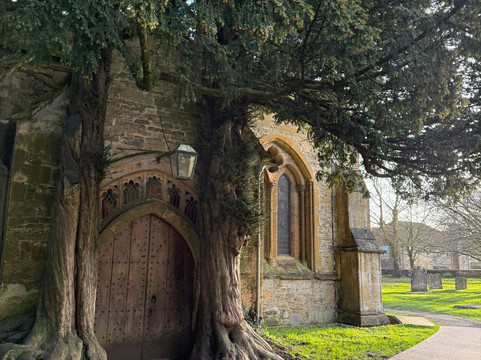 圣爱德华教堂-山地斯托必去景点