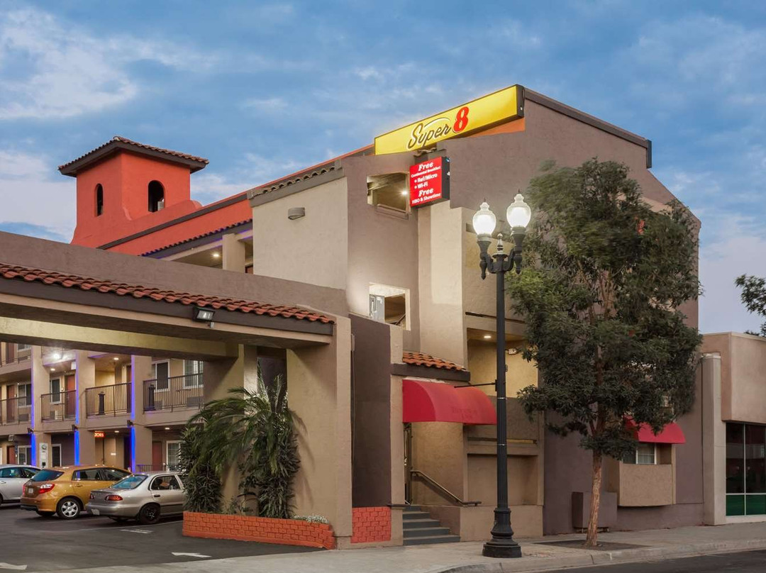 埃尔卡洪/圣迭戈温德姆速 8 酒店