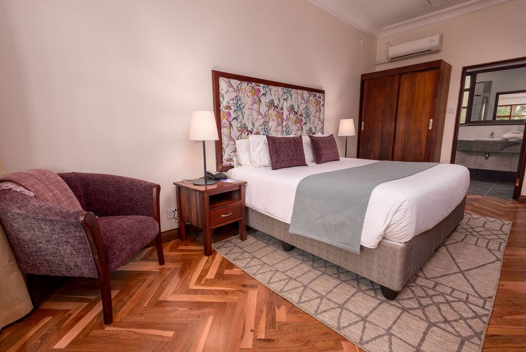 勃朗特酒店主图