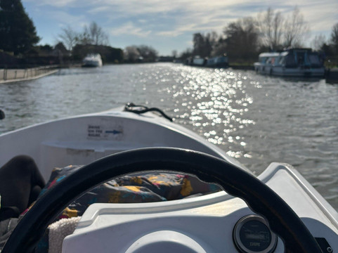 Lee Valley Boat Centre-布罗克斯本必去景点