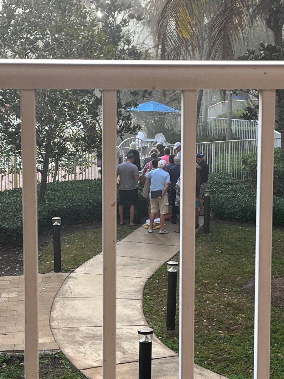 韦斯顿度假村, 劳德代尔堡-泳池