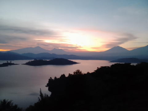 Lake Burera and Lake Ruhondo-Northern Province必去景点