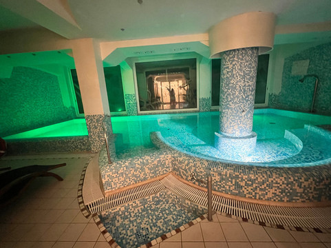 帝国拜雅酒店主图