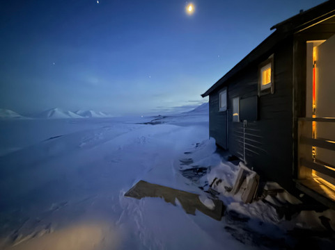 Poli Arctici-朗伊尔城必去景点