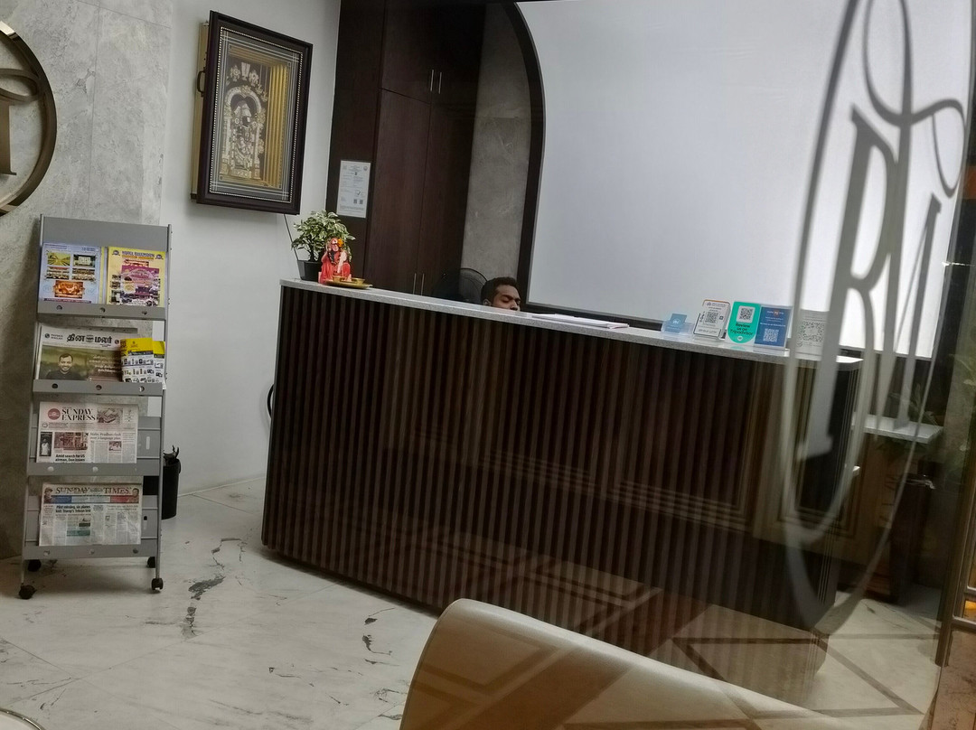 蓝月酒店主图