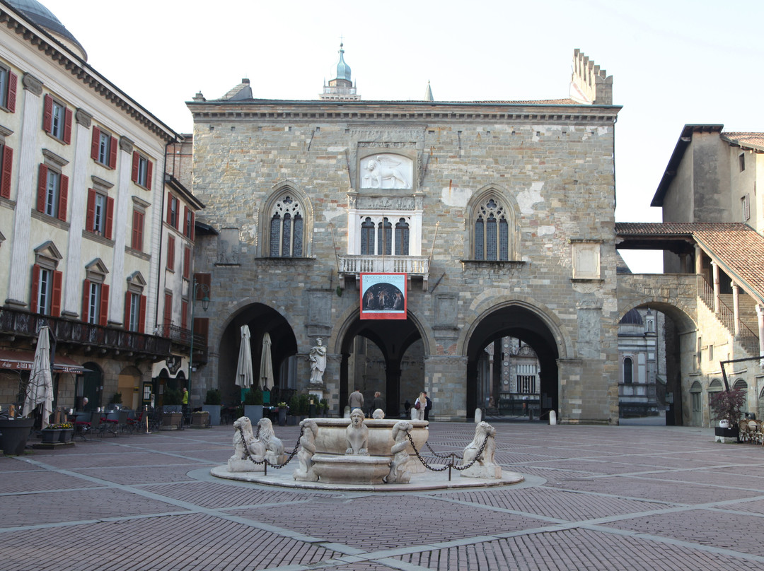 Piazza Vecchia-贝加莫必去景点