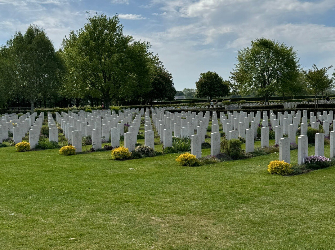 Bayeux War Cemetery-巴约必去景点