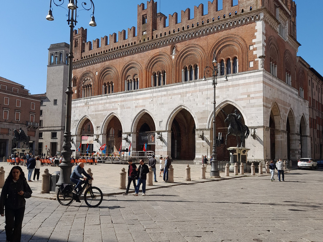 Piazza Cavalli-皮亚琴察必去景点