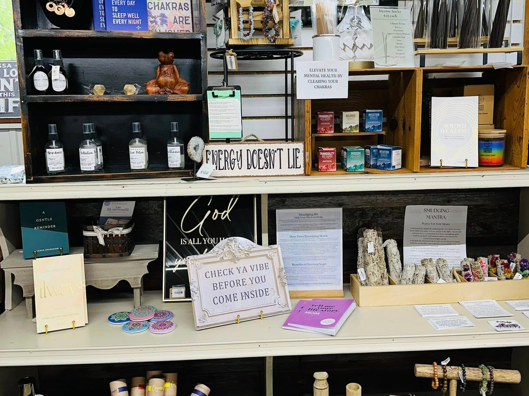Salvage Sisters, A Repurposed Store-Baxter必去景点