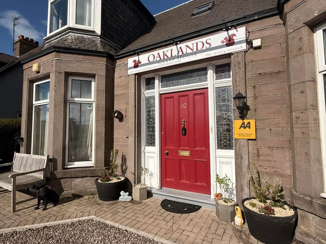Oaklands Guest House主图
