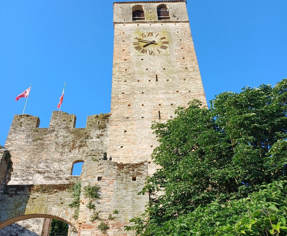 Torre dell'orologio-Castellaro Lagusello必去景点