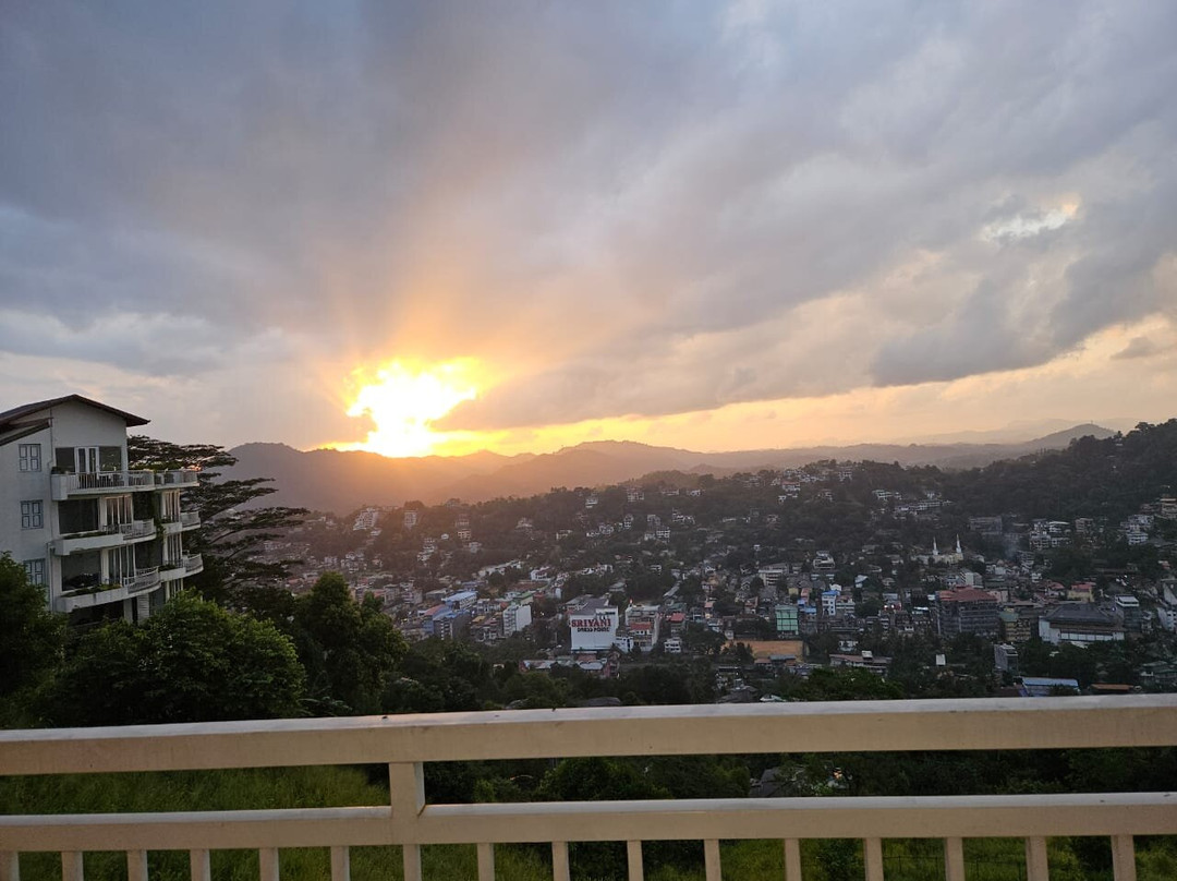 Hill Paradise Hanthana