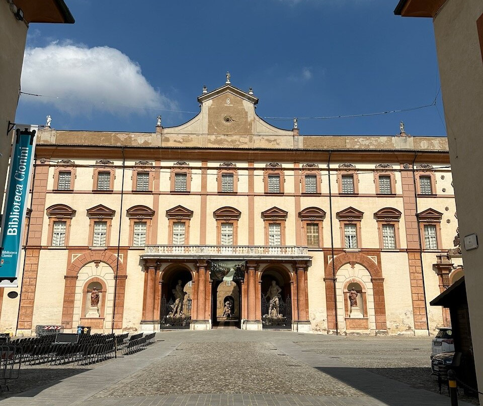 Palazzo Ducale-萨索洛必去景点