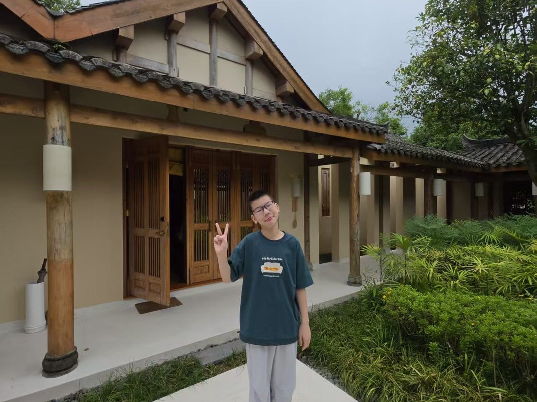 青城山六善酒店主图
