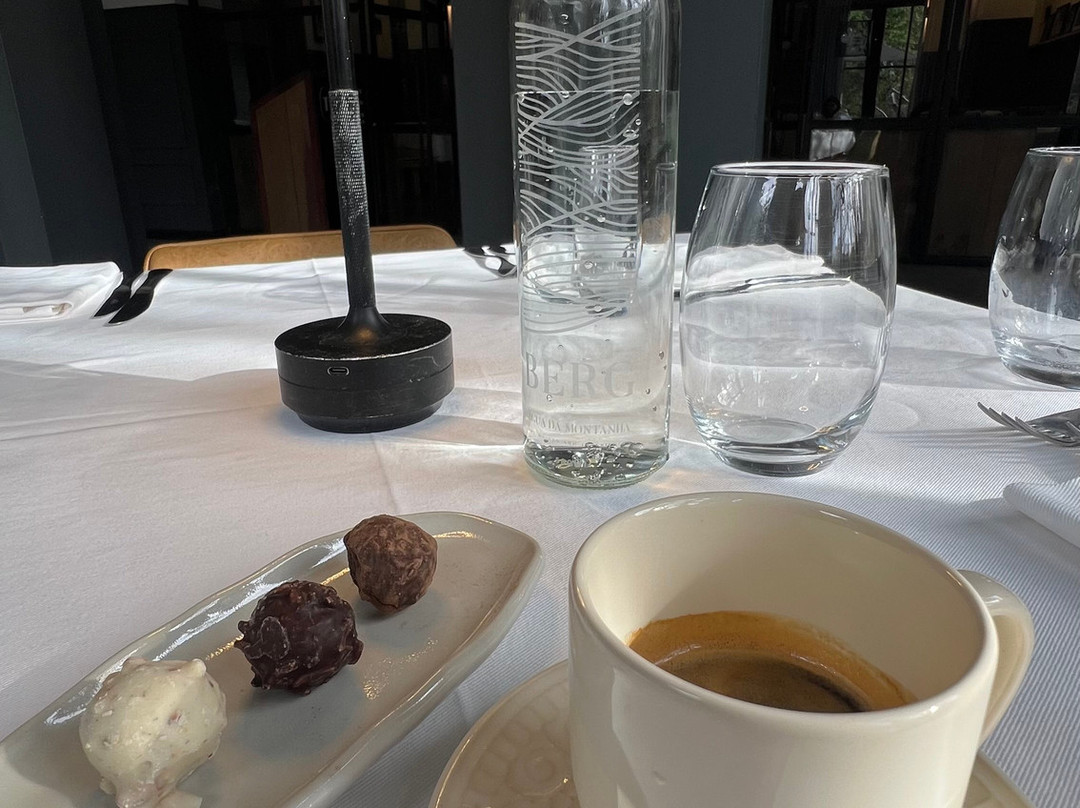 奥特酒店主图