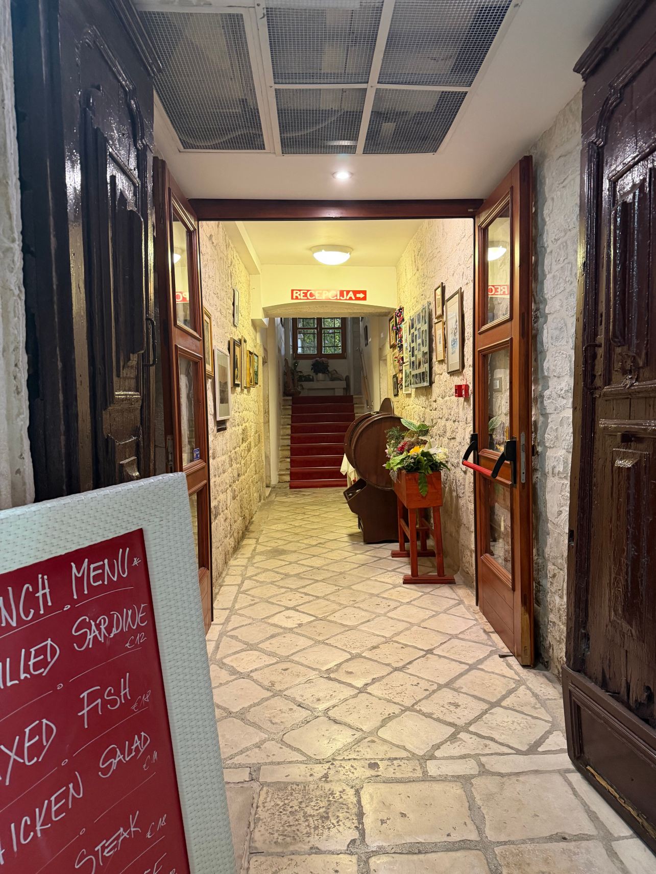 莫妮卡酒店-旅行者
