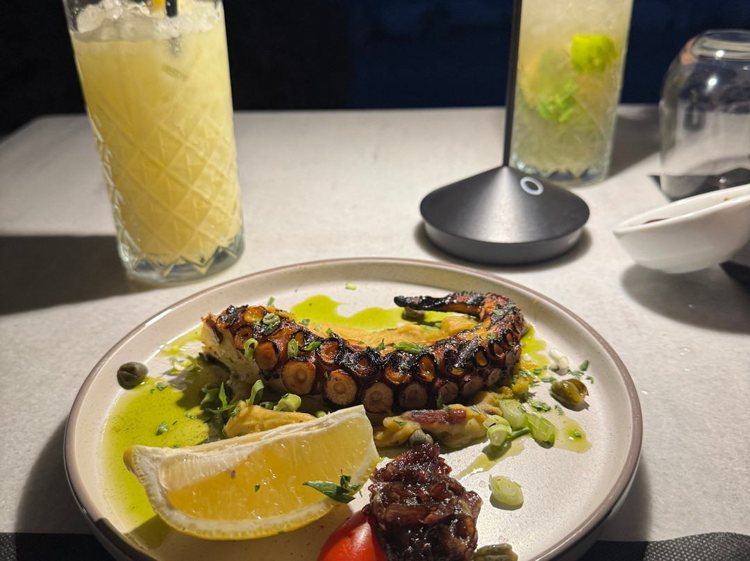 帕罗斯湾酒店主图