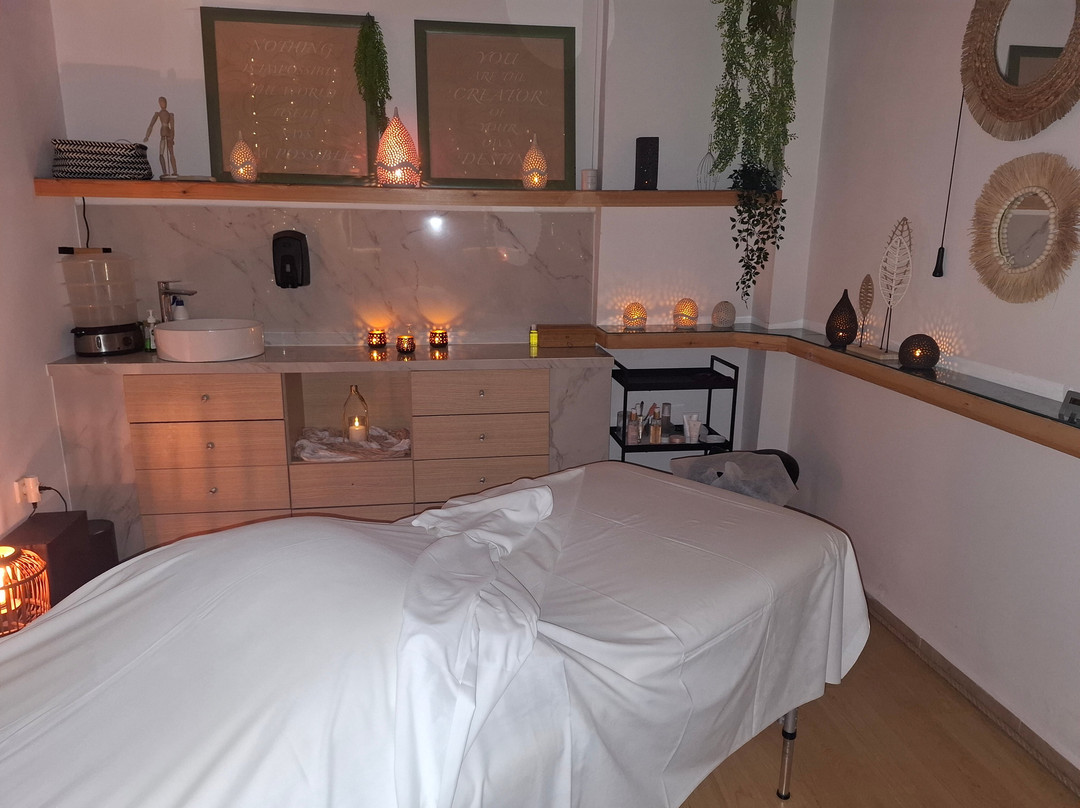 Agigma Massage & Therapies-雷斯蒙必去景点