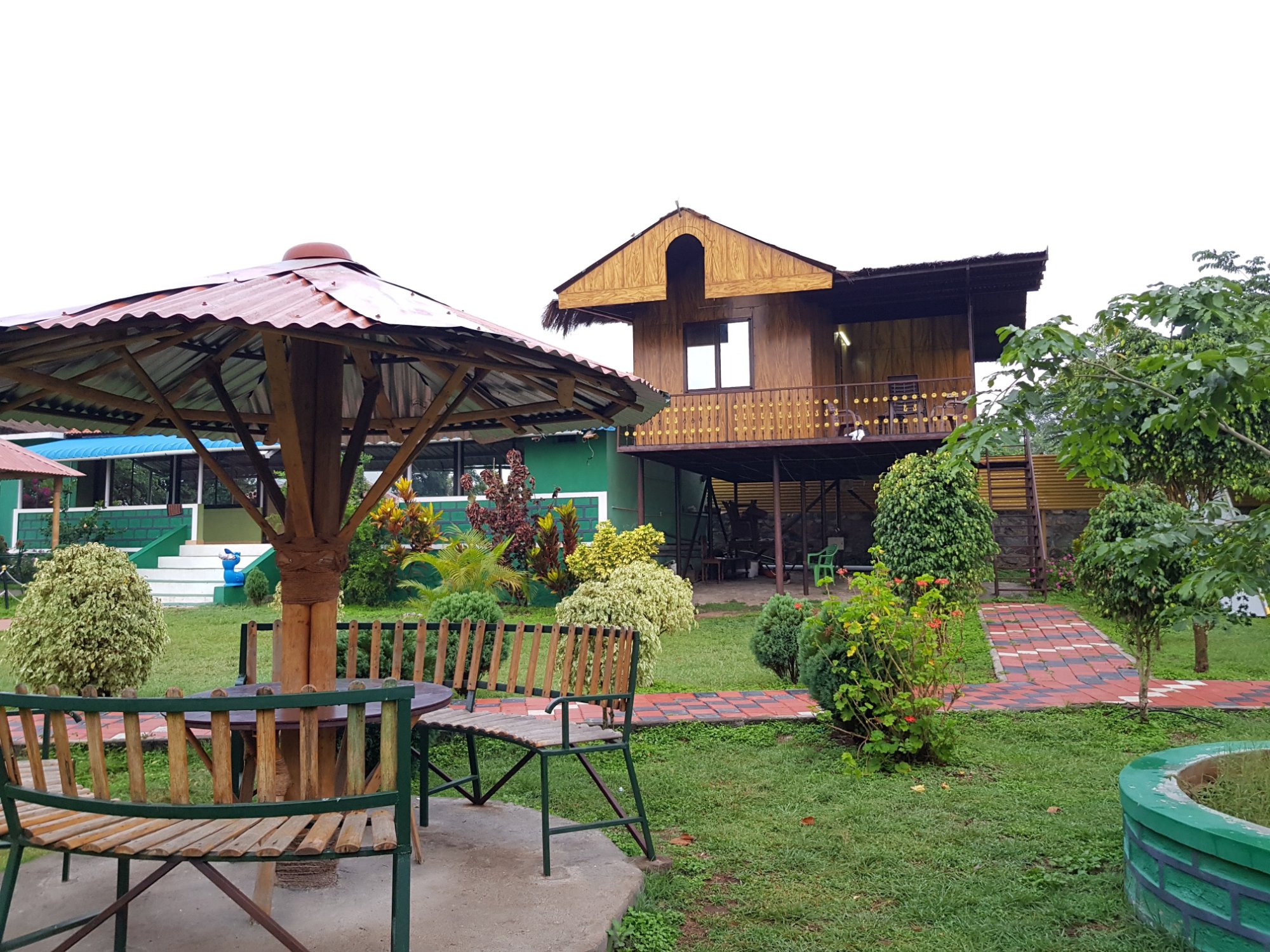 Misty Wood Resorts & Restaurants-浴室