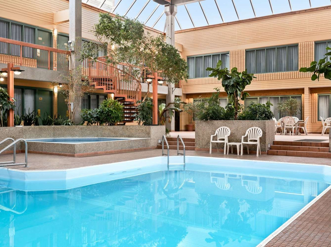 Travelodge by Wyndham Winnipeg East