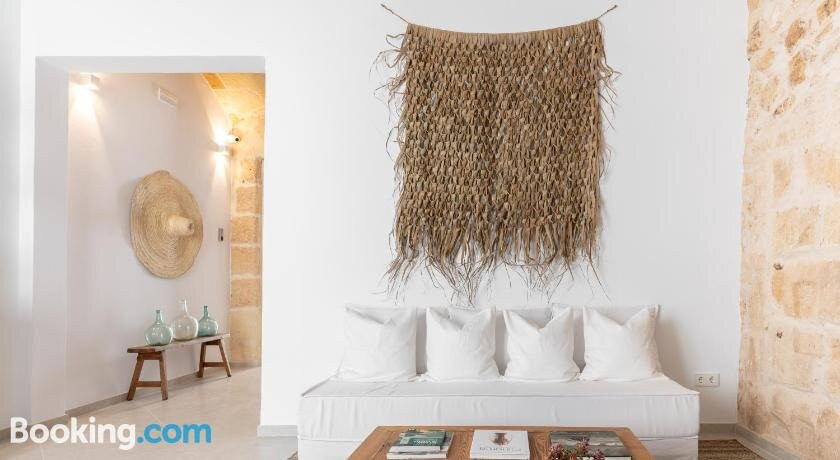 Cala Morell酒店住宿-S'enclova Petit Hotel