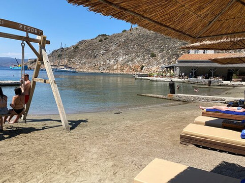 Mandraki Beach Resort