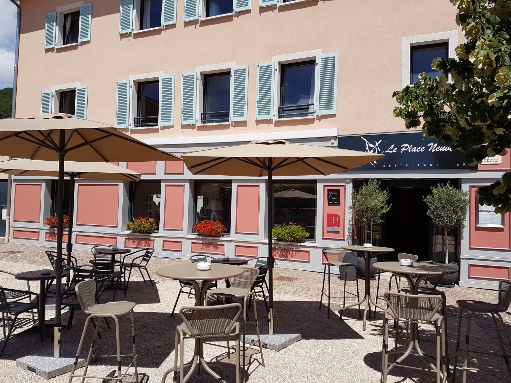 Le Place Neuve-官方
