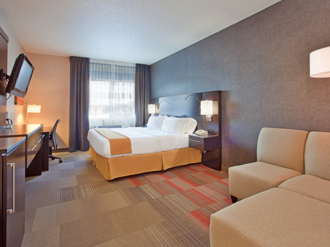 比阿特丽斯快捷假日&套房酒店主图