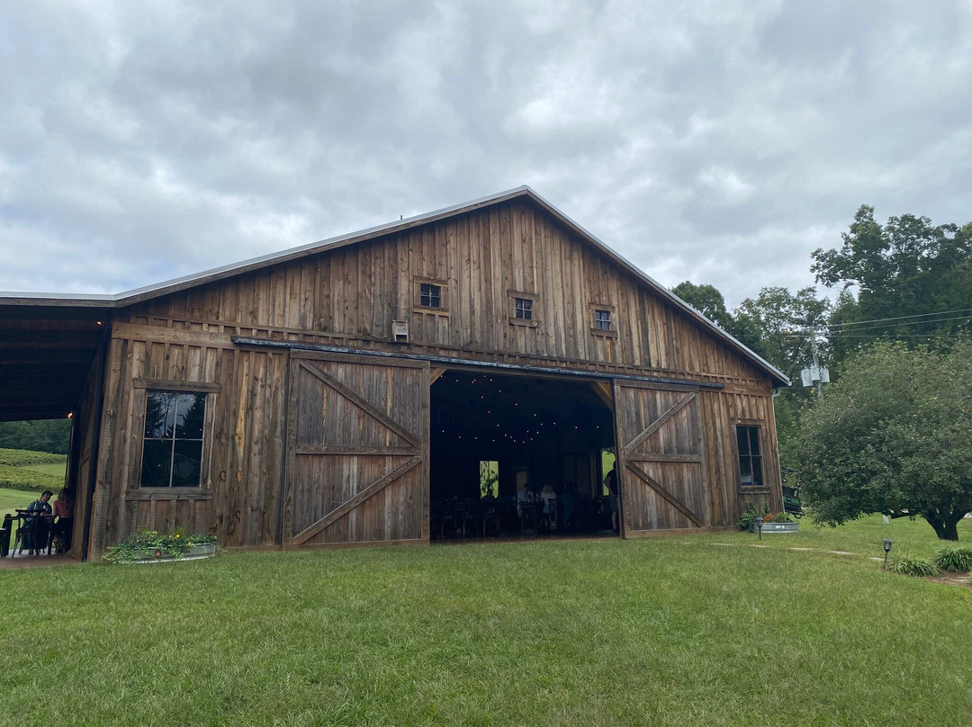 Three Sisters Vineyards & Winery-达洛尼加必去景点