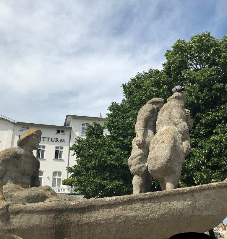 Skulptur "Lotsenehrung"景点图片