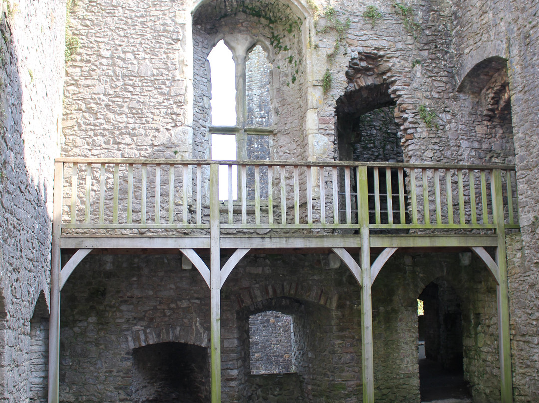 Weobley Castle景点图片
