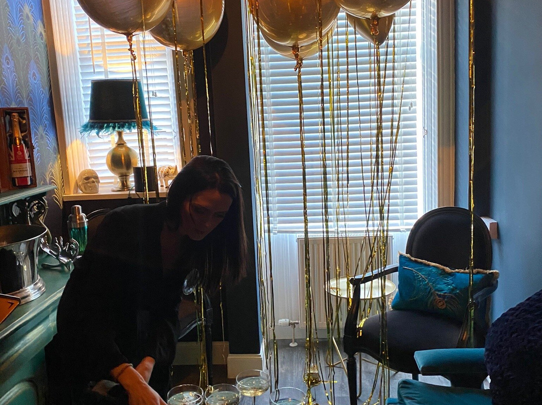 Castleton House Luxury Estate主图