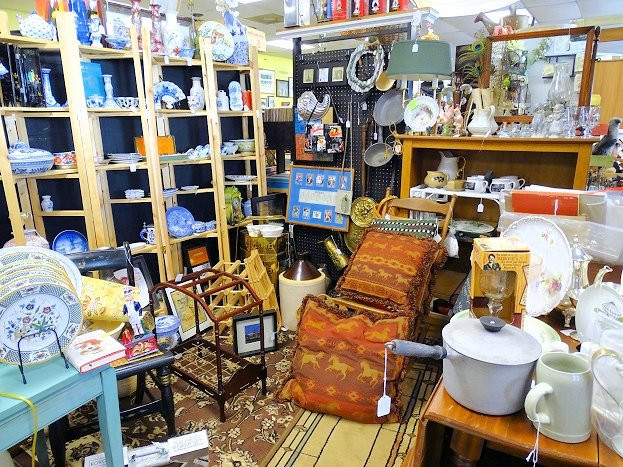 Antiques And More景点图片