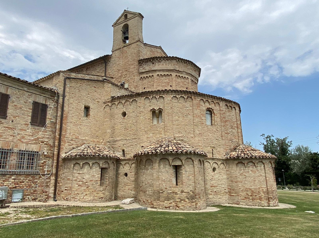 Santa Maria a Pie di Chienti-Montecosaro必去景点