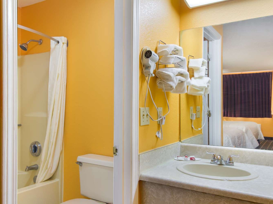 Americas Best Value Inn Darien主图