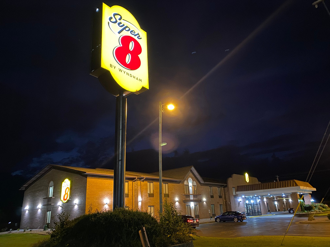 Super 8 by Wyndham Metropolis主图