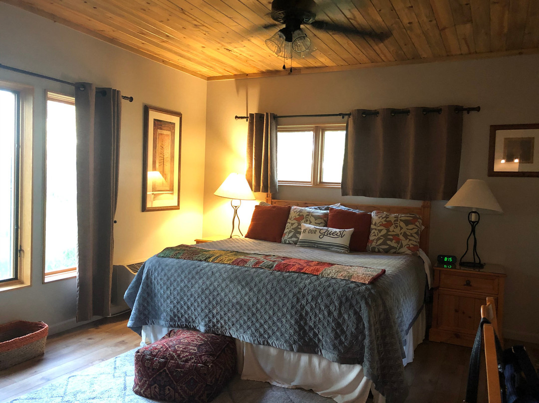 黄石河小屋木屋住宿加早餐旅馆主图