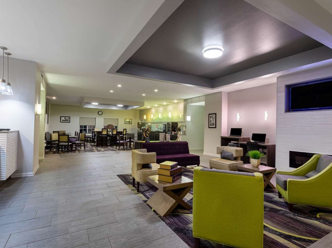 La Quinta Inn & Suites by Wyndham Huntsville Airport Madison主图