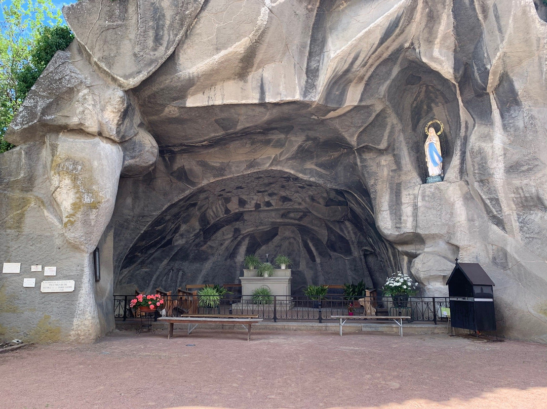 Réplique de la Grotte de Lourdes景点图片