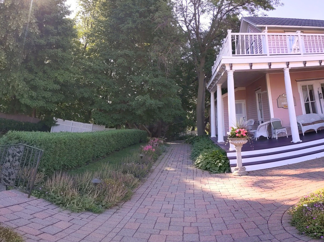 Bird House Inn and Gardens主图