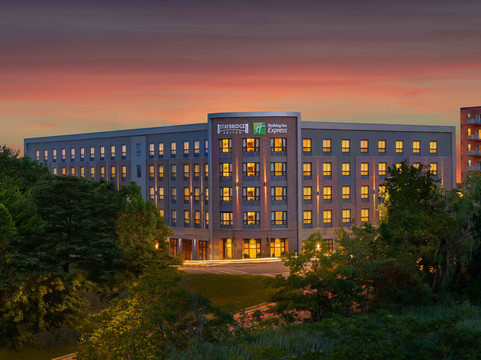 波士顿昆西智选假日酒店主图